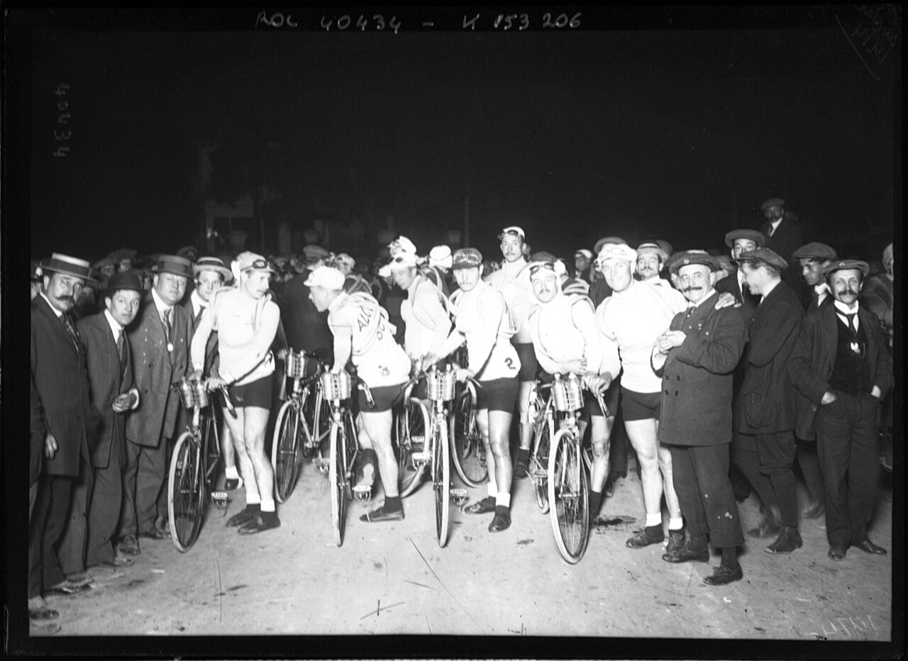 The pack of riders in an early Tour de France.